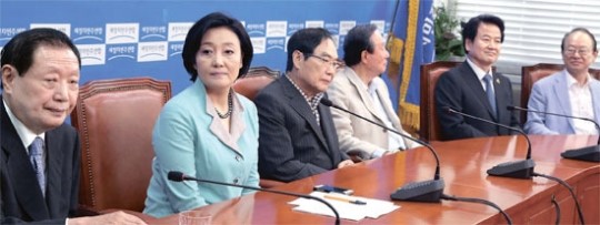 常任顧問団会議を開いた新政治民主連合の元老 韓国 Joongang Ilbo 中央日報