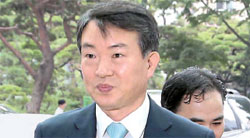 姜信明・警察庁長官候補が６日、ソウル・ミグン洞の警察庁で開かれた警察委員会に出席している。
