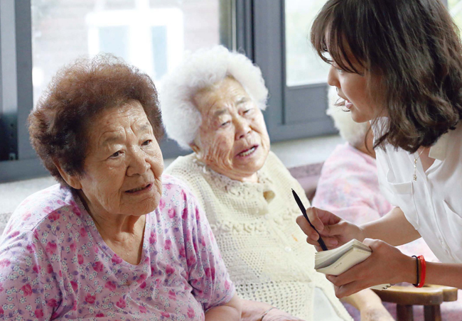８日、「ナムヌの家」で会った慰安婦被害者のキム・グンジャおばあさん。