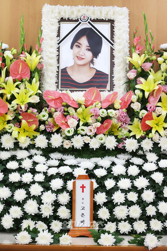 交通事故で亡くなったｌａｄｉｅｓ ｃｏｄｅウンビの焼香所に芸能人弔問 Joongang Ilbo 中央日報