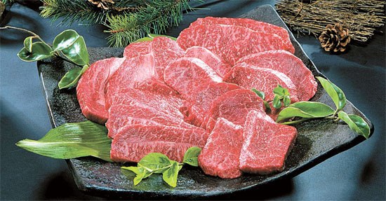 ソウルの一流ホテルでは、この韓牛肉を使った３キロのギフトセットを１２０万ウォンで販売する。