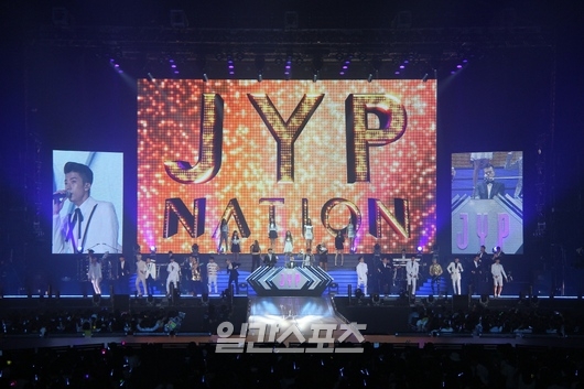 ９月に行われたＪＹＰ所属アーティストの合同コンサート「２０１４　ＪＹＰ　ＮＡＴＩＯＮ－ＯＮＥ　ＭＩＣ」。