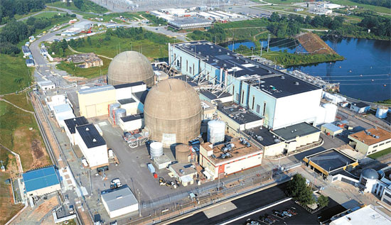米バージニア州のノースアンナ原発。使用済み核燃料を厚さ２４センチの金属容器に貯蔵する。敷地は州政府の許可を受けて拡大する。（写真＝使用済み核燃料公論化委員会）