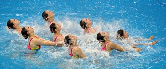アジア大会 北朝鮮女性たちの水中群舞 ３０００人の観衆を魅了 Joongang Ilbo 中央日報