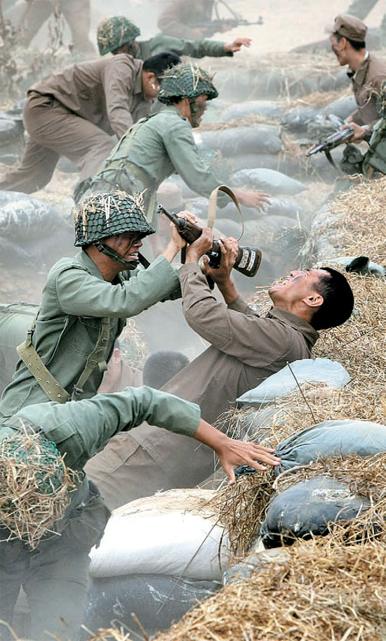 ２３日、韓国戦争（朝鮮戦争）における洛東江の戦いの様子を２０１特攻旅団の将校が再現している。