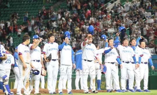 アジア大会決勝進出を決めた韓国野球代表チーム。