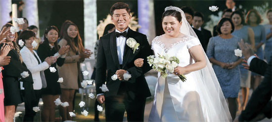 １３日午後、京畿道坡州のソウォンバレーＣ．Ｃで結婚式を挙げた朴仁妃（右）とナム・キヒョプ（写真提供＝ソウォンバレーＣ．Ｃ）