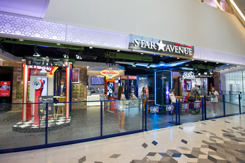 ＡＶＥＮＵＥＬ７・８階にはソウル市内最大規模を誇る免税店「ロッテ免税店ワールドタワー店」がオープン。６階の韓流体験館「Ｓｔａｒ　Ａｖｅｎｕｅ（スターアベニュー）」には同免税店のモデルを務めるスターたちとのフォトゾーンなどがあり、韓タメ好きは見逃せないスポットです！