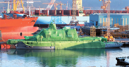 ２０１２年９月に進水式を終えものの、不正問題のためまだ引き渡されていない韓国の救助艦「統営」。