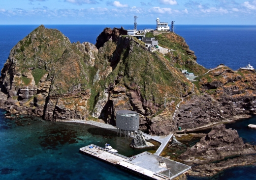 独島（ドクト、日本名・竹島）（写真＝中央フォトＤＢ）