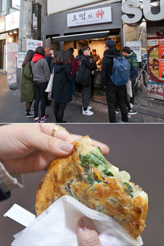 多くの若者で賑わう弘大（ホンデ）の街で今話題のホットク露店「ホットクの神（ホットゲシン）」。連日人だかりができるこのお店では、春雨炒めが入ったチャプチェホットク（２、０００ウォン）を味わえます。カラッと揚がったサクサクのパン生地とチャプチェが織り成す味は・・・？