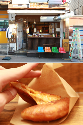 ソウル東部・往十里（ワンシム二）で人気の「サムマッホオトッ」には、とろ～りチーズが飛び出すイタリーホットク（１、０００ウォン）が。お店には、他にもデザート感覚で味わえるアイスホットクなど珍しいメニューがたくさん。メディアでも紹介され注目を集めました。