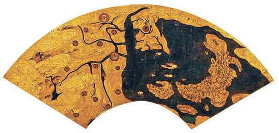 豊臣秀吉のもう１つの黄金の扇子…日本の大阪城に展示されている豊臣秀吉の黄金（金箔）の扇子。朝鮮・日本・明国の地図が描かれている。李舜臣（イ・スンシン）将軍が手にしたのとほぼ同時期に作られた。