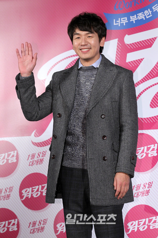 ９日午前、ソウル中区奨忠壇路メガボックス東大門店で開かれた映画『ワーキングガール』の制作報告会に登場した俳優のキム・テウ。