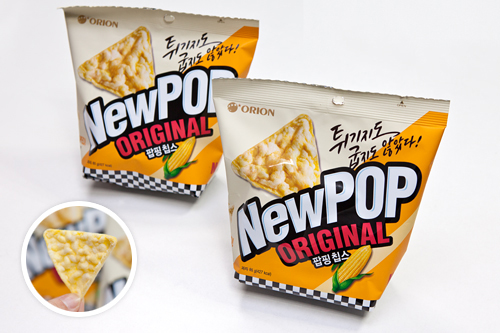 スナックなのにヘルシーなお菓子として脚光をあびた「ＮＥＷＰＯＰ」。その秘密は揚げたり焼いたりせず熱と圧力のみで作る「ポップコーン工法」という製造方法にあり。油っこくないさっぱりとした口当たりと香ばしいとうもろこしの風味が特に女性から好評です。