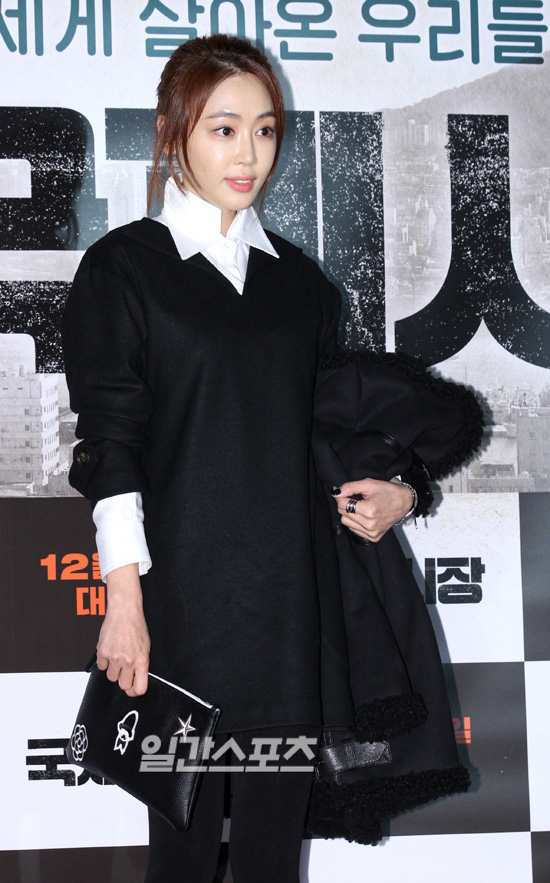 １０日、ソウル永登浦区ＣＧＶ永登浦で開かれた映画『国際市場』ＶＩＰ試写会に登場した女優カン・イェウォン。