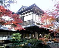 旧安田邸は日本庭園と木造建築が調和している。（写真＝日本ナショナルトラスト）