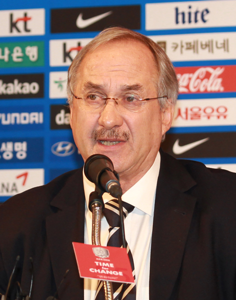 ウリ・シュティーリケ韓国サッカー代表監督