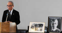 高銀詩人が「尹東柱の処女性」という題名で特別講演を行っている。