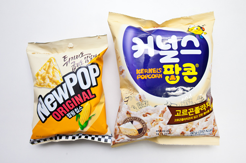 また、様々なフレーバーのとうもろこしスナックも人気。ノンフライのコーンチップスＮｅｗＰＯＰ（写真左）やゴルゴンゾーラ味のカーネルズポップコーン（写真右）のほか、現在も品切れが続くハニーバターチップを発売したヘテ製菓からは先月ハニーポップコーンが発売され早くも話題になっています。韓国の流行の味をいち早く楽しんでみませんか？