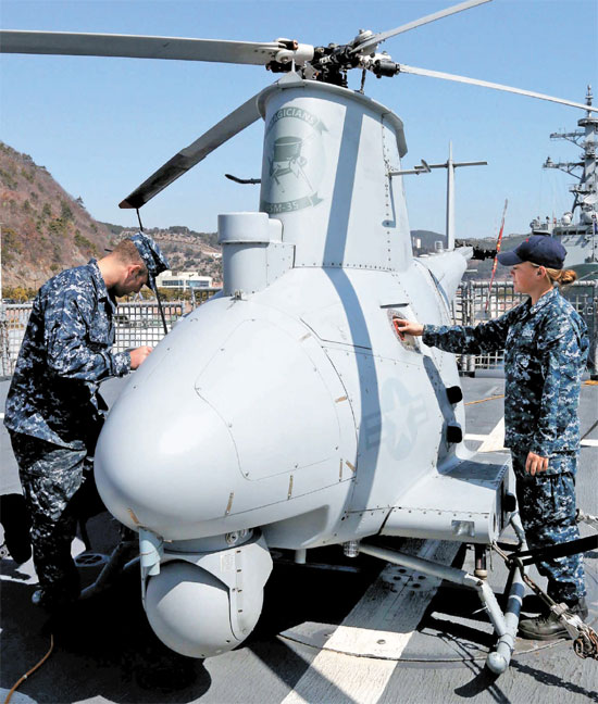 無人ヘリコプター乗せて韓国に来た米海軍戦闘艦「フォートワース