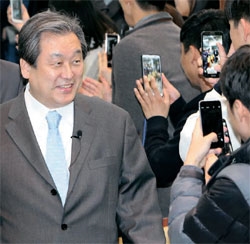 金武星セヌリ党代表が２４日、釜山韓国海洋大で開かれたトークコンサートに参加している。