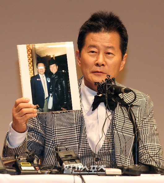 歌手のテ・ジナ
