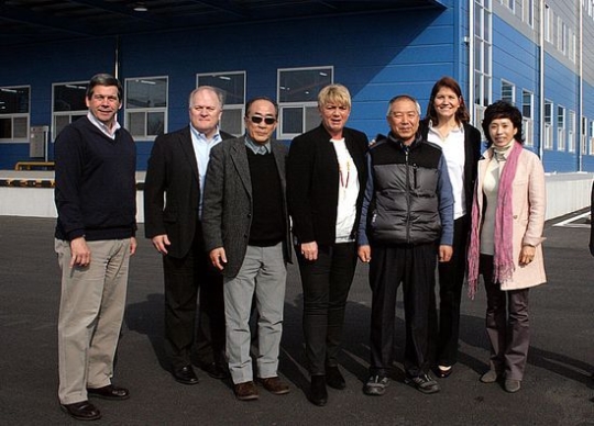 米ヤンキーキャンドルのマーガラ代表らが韓国公式輸入元のアロマ貿易を訪問した。