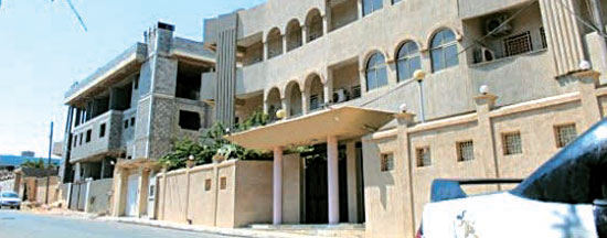 リビア・トリポリの韓国大使館。１２日、イスラム国と推定される暴漢の攻撃を受けた。（中央フォト）