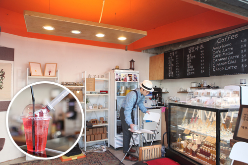 中でも話題のお店は、グルメ番組「Ｔａｓｔｙ　Ｒｏａｄ」で紹介されたカフェ「コチッ」。梅・ハーブ・ケイトウなどを３年間発酵させて作ったシロップを炭酸で割った発酵エードが人気です。シロップは注射器に入れて提供されるので、お好みの濃度に調節しながら飲むことができます。
