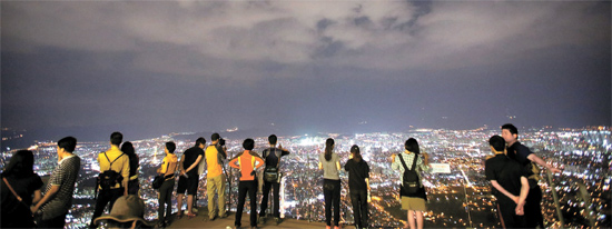 旅行 ８３タワーから見えるほのかな夜景 韓国 大邱 Joongang Ilbo 中央日報