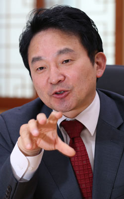 元喜龍（ウォン・ヒリョン）知事は「北朝鮮の済州（チェジュ）フォーラム出席が今年は実現できず残念」と話した。（写真＝済州道）