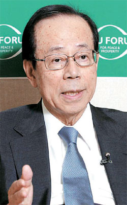 福田康夫元首相が２０日、中央日報のインタビューに応じている。