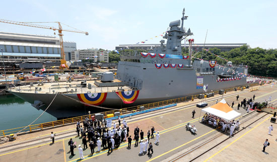 ２７日、蔚山現代重工業で次期機雷敷設艦「南浦」の進水式が行われた。