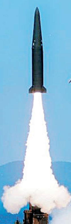 北朝鮮全域を射程圏とする玄武IIＢ改良型弾道ミサイルの発射場面。（写真＝国防科学研究所）
