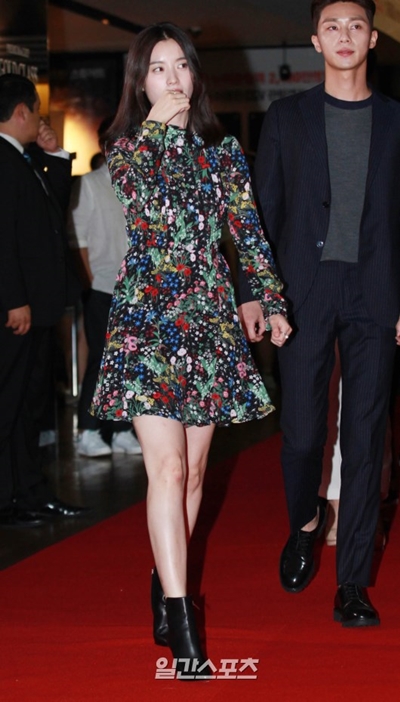 １２日、ソウル龍山（ヨンサン）ＣＧＶで行われた映画『ビューティー・インサイド』のＶＩＰ試写会に登場した女優ハン・ヒョジュ。
