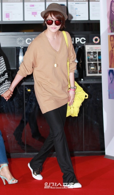 １２日、ソウル龍山（ヨンサン）ＣＧＶで行われた映画『ビューティー・インサイド』のＶＩＰ試写会に登場した女優キム・ソナ。