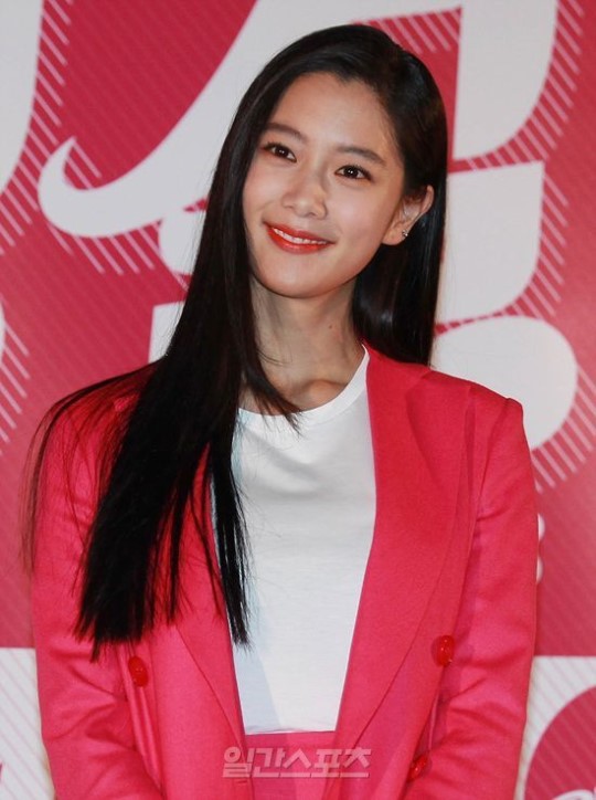 女優のクララ