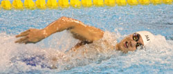 ７日、水泳男子リレー８００メートルで水をかき分け泳ぐ寧沢涛。中国は寧沢涛を前面に出して金メダルを取った。