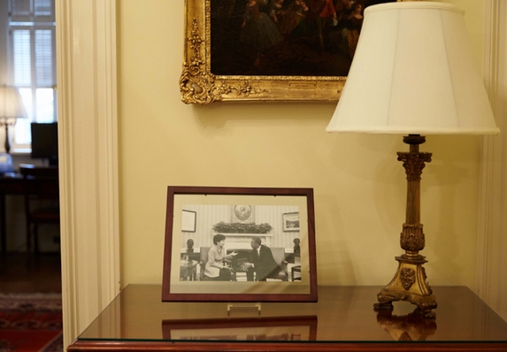 ワシントンＤ．Ｃ．の迎賓館「ブレアハウス」に、２０１３年朴槿恵大統領とバラク・オバマ大統領が首脳会談を行った時に撮影された写真が飾られている。（写真＝青瓦台）
