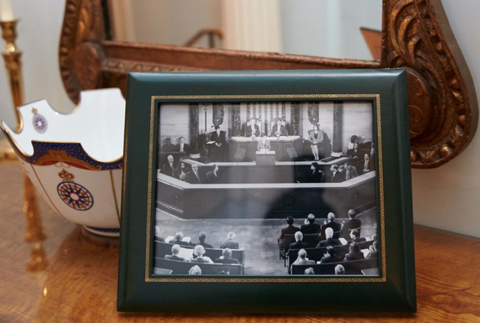 ワシントンＤ．Ｃ．の迎賓館「ブレアハウス」に、２０１３年朴槿恵大統領が米議会上・下院合同演説を行っている姿の写真が飾られている。（写真＝青瓦台）