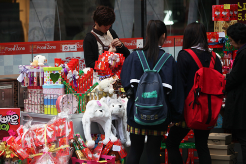 楽しいイベントとして韓国ですっかり定着している「ペペロデー」。カップルだけでなく、友達、家族、職場の同僚など、手軽に贈り合えるのが魅力です。