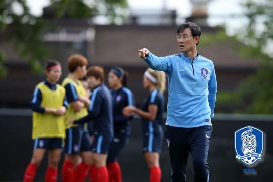 尹徳汝監督（写真＝大韓サッカー協会）