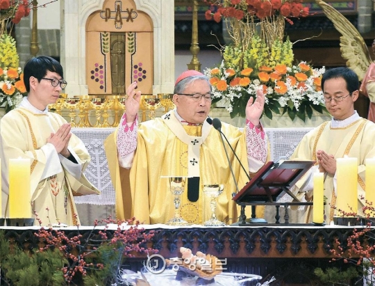 ソウル明洞聖堂で行われたクリスマスミサ