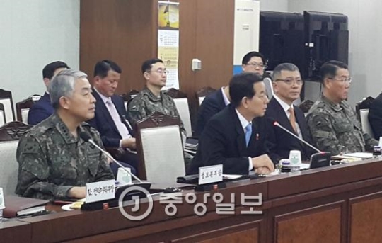国防部が主催した対北朝鮮専門家懇談会に先立ち韓民求（ハン・ミング）国防部長官が挨拶している。