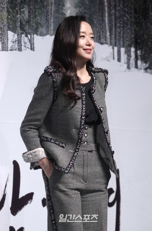 １９日午前、ソウル江南区新沙洞の狎鴎亭ＣＧＶ店で開かれた映画『男と女』の制作報告会に登場した女優のチョン・ドヨン。
