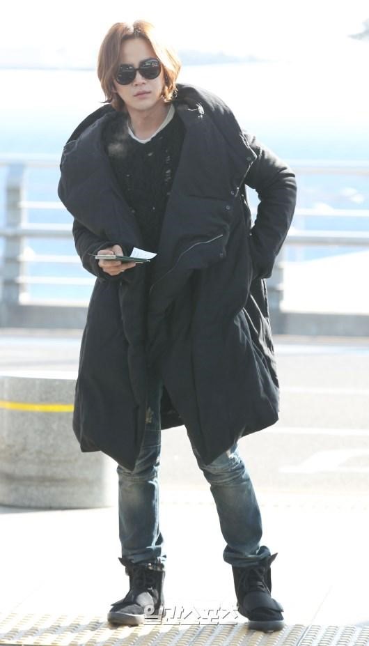 ２５日、中国化粧品「Ｙａｌｇｅｔ」の広告広報で中国ハルビンに向かうため仁川国際空港に姿を見せた俳優のチャン・グンソク。