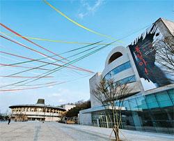 書芸博物館の再開館を祝うチェ・ジョンファ氏の設置作品『ウェルカム』。（写真提供＝芸術の殿堂書芸博物館）