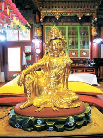 高麗後期から朝鮮初期の間に製作されたものと推定される金銅観音菩薩坐像が発見された。（写真＝曹渓宗）