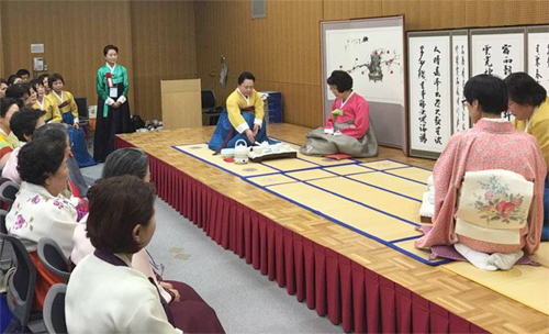 １７日、京都で韓国茶文化協会京都支部開設式が開かれた。（写真提供＝韓国茶文化協会）
